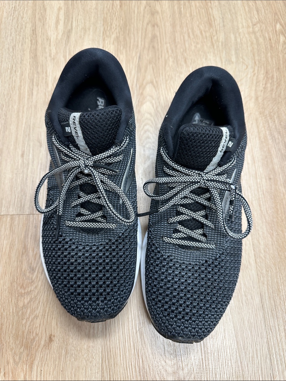 Black Athletic Knit Running Shoes with Reflective Laces